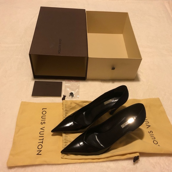 Louis Vuitton Shoes - SOLD SOLD 🚫 Louis Vuitton 4” Black Heels size 39 1/2